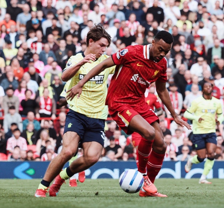 西班牙球队前锋球技精湛，助球队连续获胜