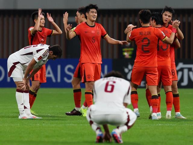 -关于亚洲球队在国际赛场上赢得关键胜利的信息