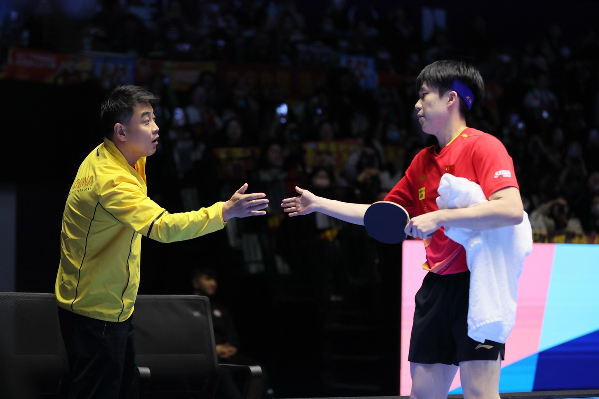 九游体育亚洲官网-球赛竞争激烈，观众欣赏场面赞叹不已