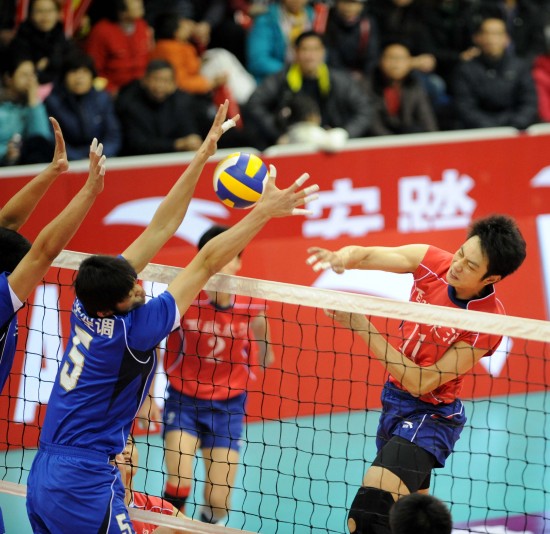 布拉格斯拉维亚冷眼观战，主场势不可挡