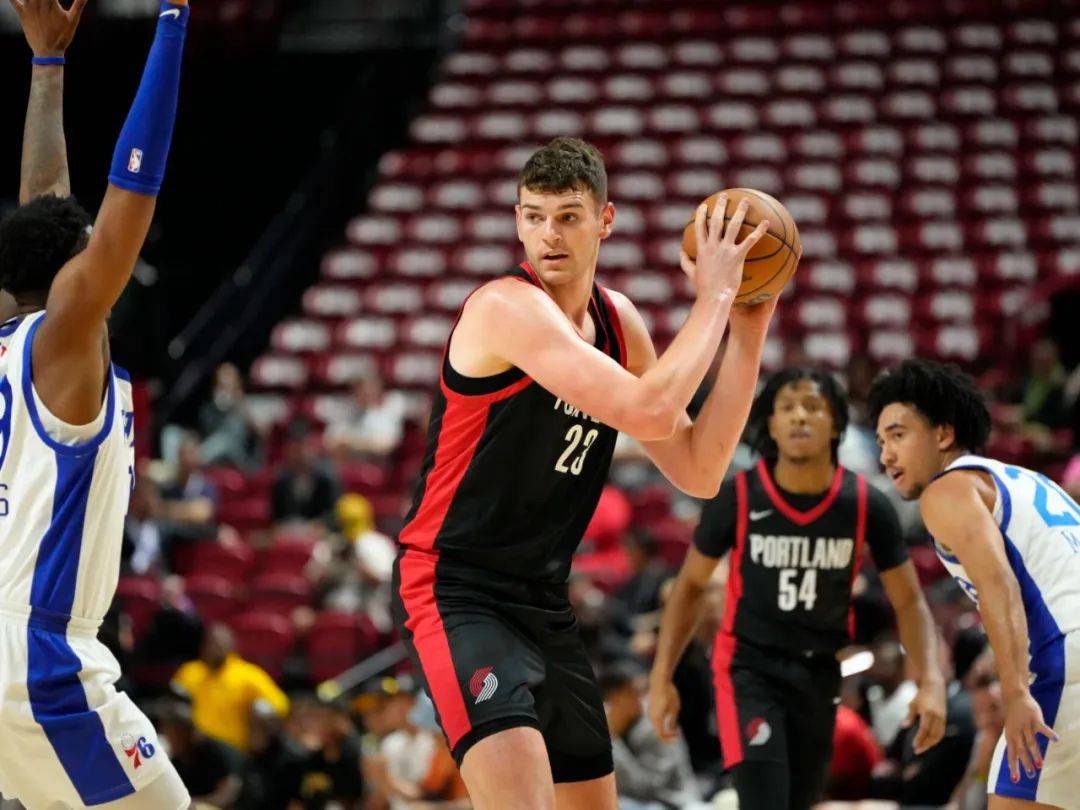 开拓者队新秀高效出手，球队稳定发挥