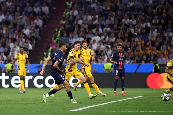 九游体育亚洲官网-阿森纳主场遭遇惨败，球队风格遭质疑