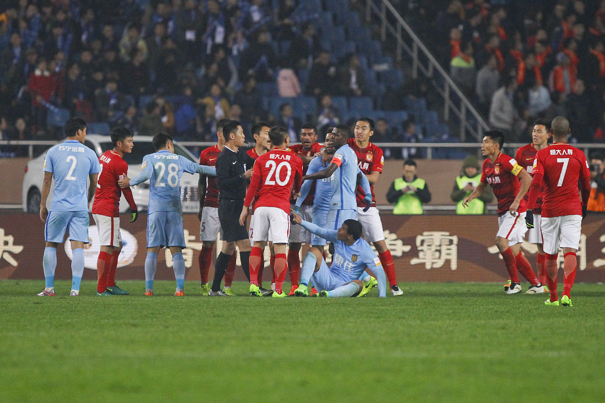 -中场大将因伤下场，影响球队实力的简单介绍