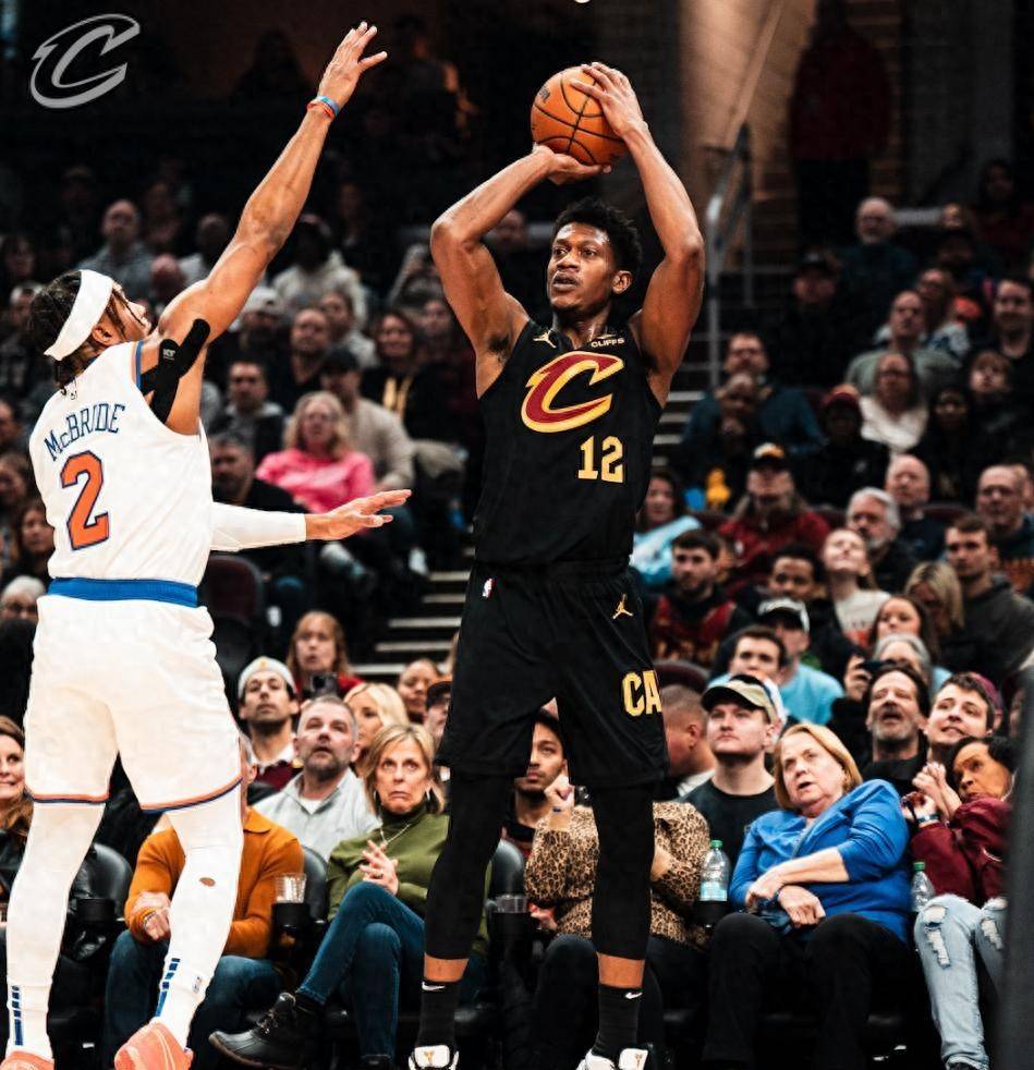 九游体育网页版登录入口-包含传奇球星成功复出，力助球队夺取胜利的词条