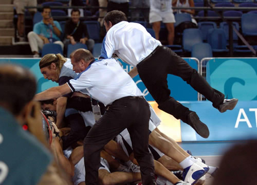 黑山队遭遇激烈比赛,最终夺得胜利,晋级 黑山队遭遇激烈比赛,最终夺得胜利,晋级