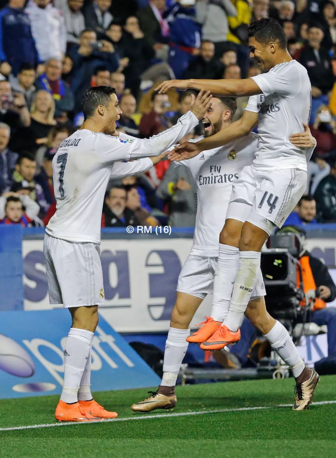 九游体育-瓦伦西亚取得连胜，追赶积分领头羊的简单介绍