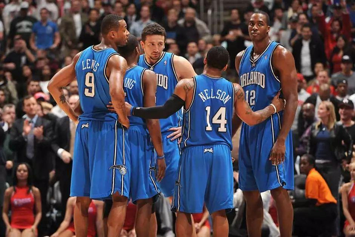 包含魔术主场不敌骑士，弗朗西斯助攻发挥关键的词条