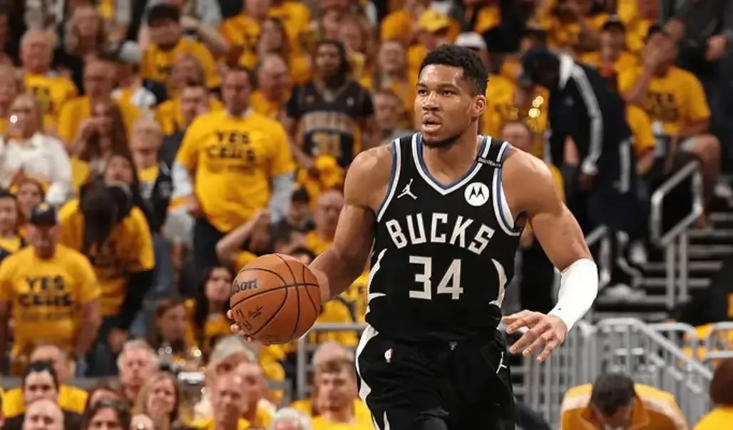 九游体育在线-雄鹿主场逆转爵士，米德尔顿独揽高分