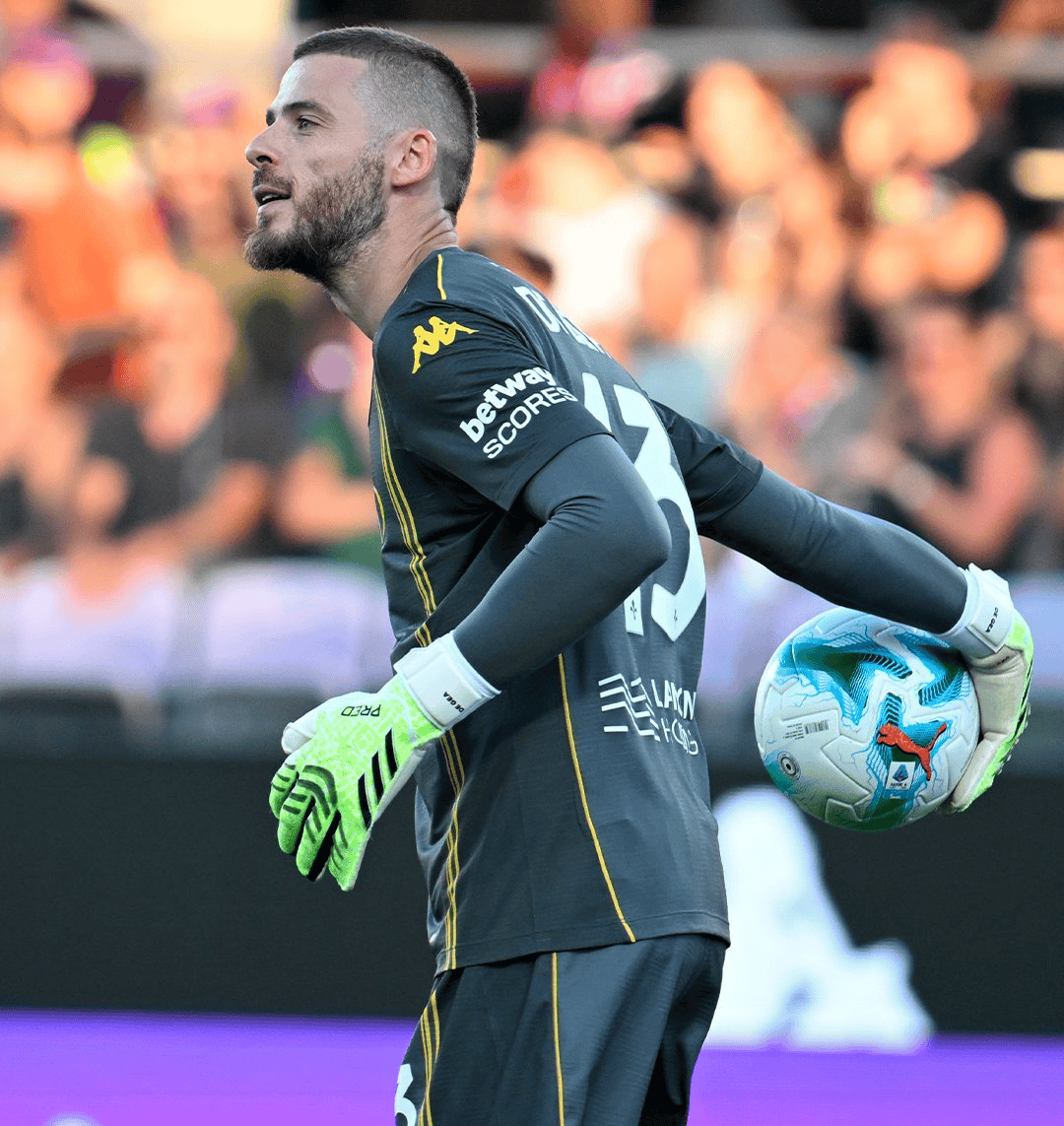 佛罗伦萨锋线威胁,不断围攻对手球门 佛罗伦萨锋线威胁,不断围攻对手球门