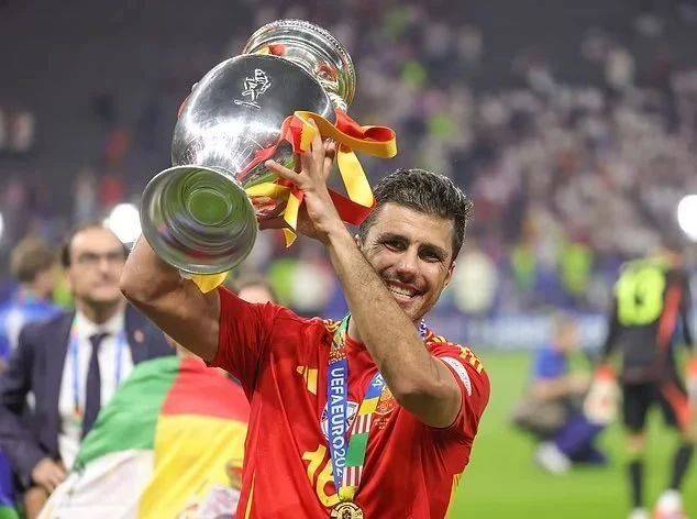 关于欧洲球员荣膺金球奖,成为赛场佼佼者的信息 关于欧洲球员荣膺金球奖,成为赛场佼佼者的信息