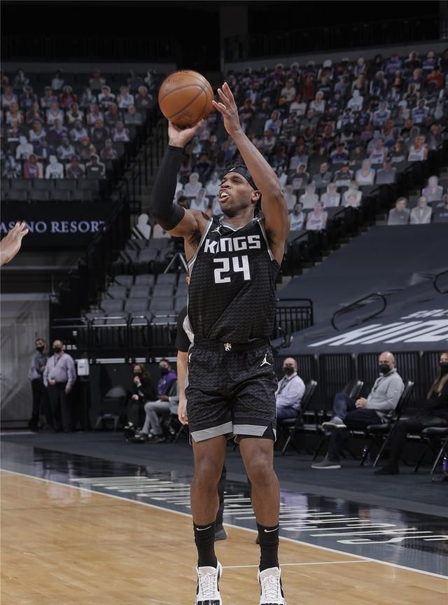 火箭逆袭黄蜂从三十分落后到逆转获胜