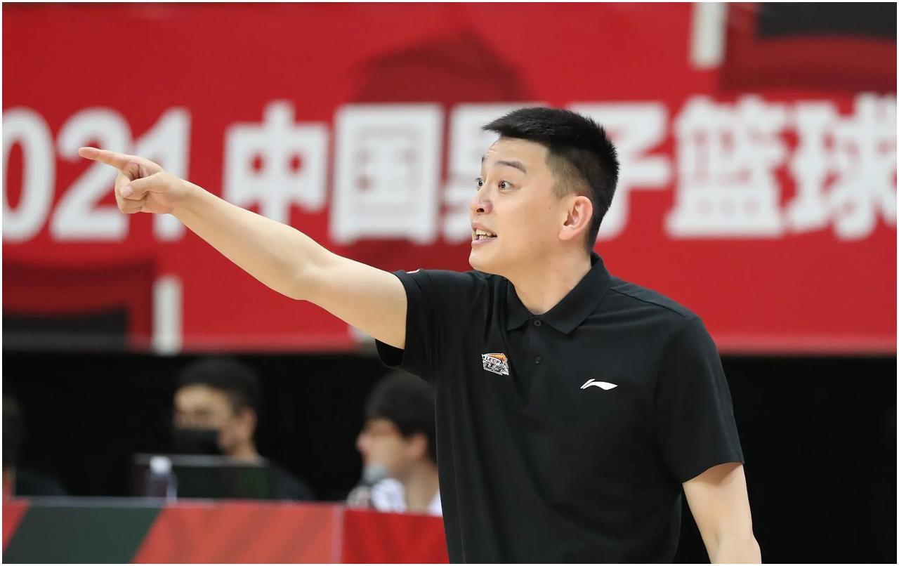 九游体育官方登录入口-关于教练组合推出新战术，带领球队扭转局面的信息