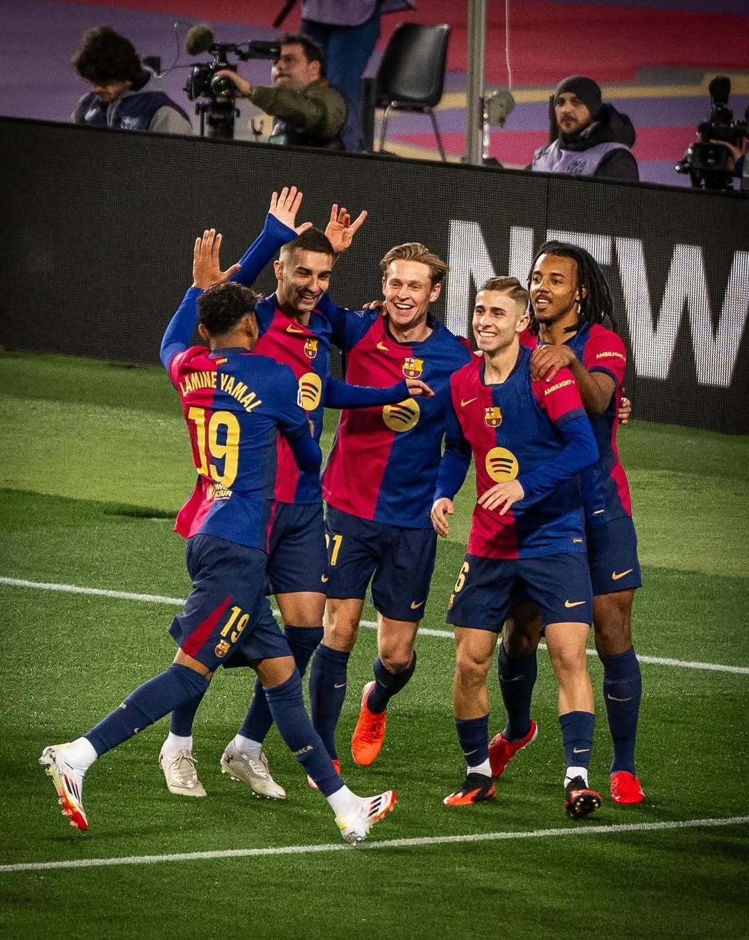 足球俱乐部遭遇财政危机，或需削减阵容