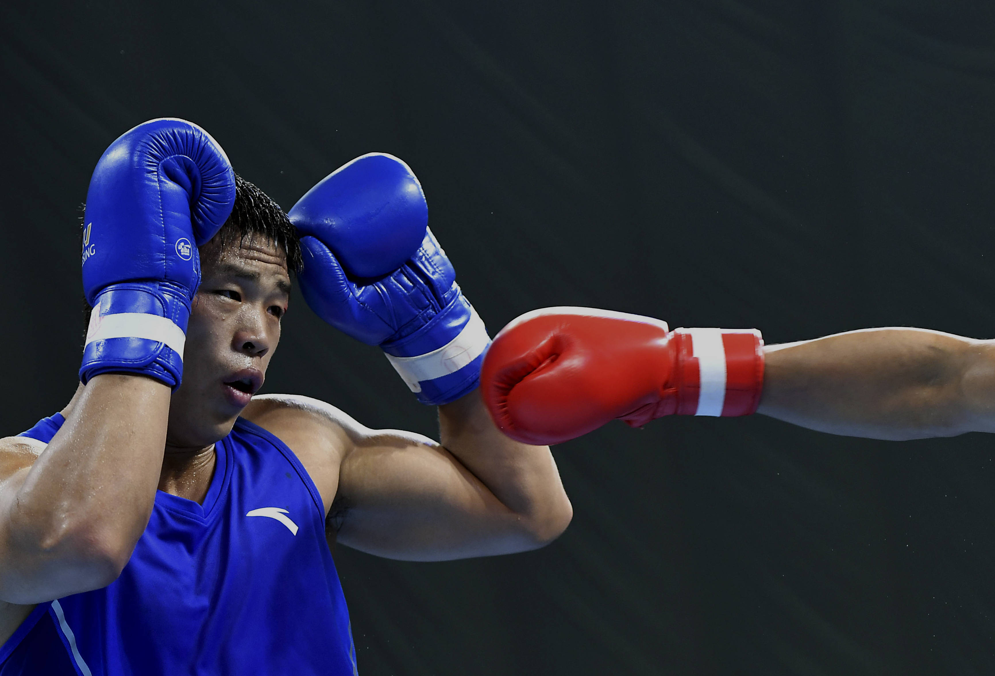 -竞技风采！选手瞩目登场，搏击赛场