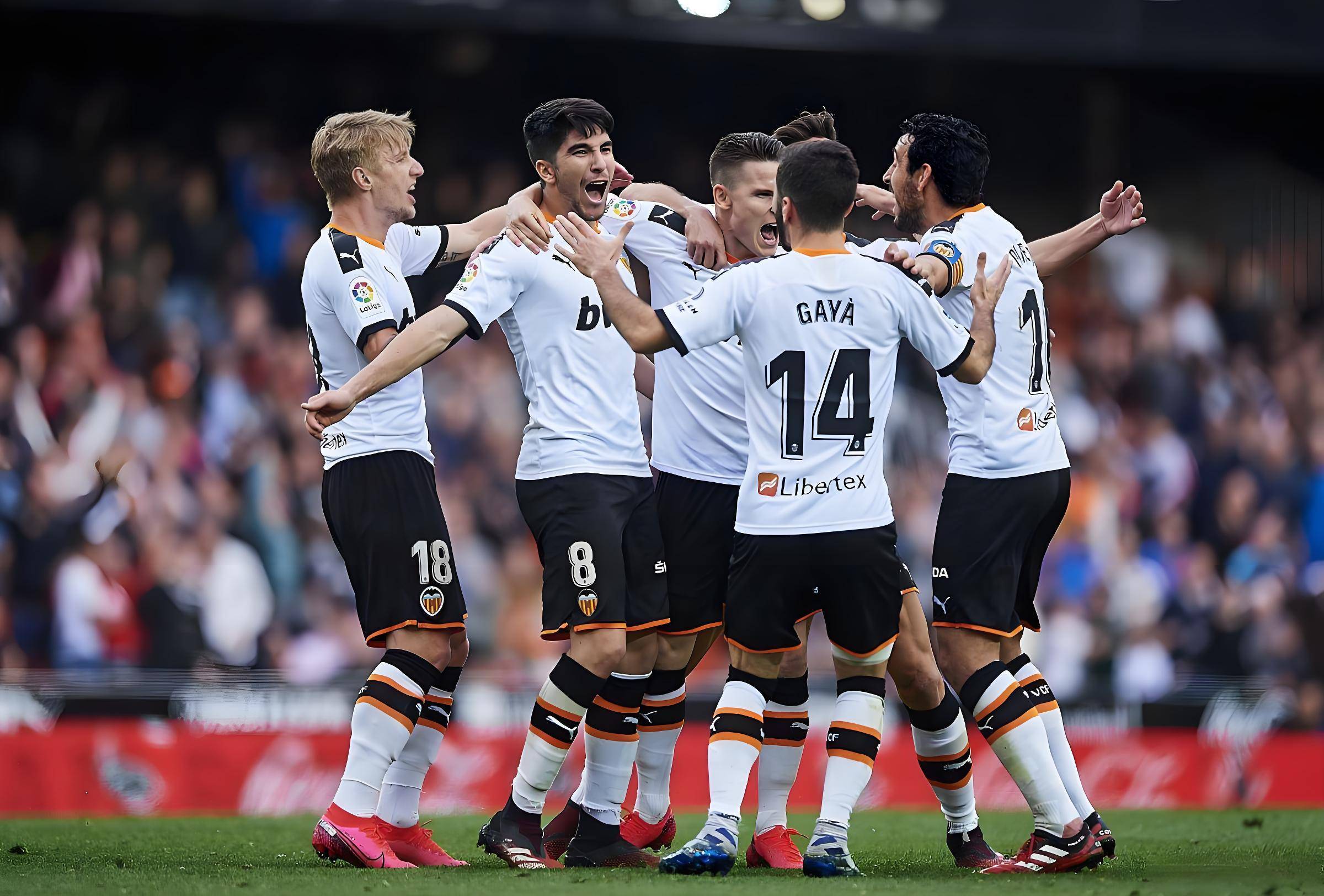 激情对决中体现球队拼搏